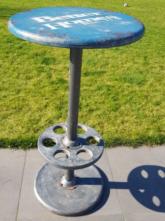 Stoere ronde houten bartafel statafel
