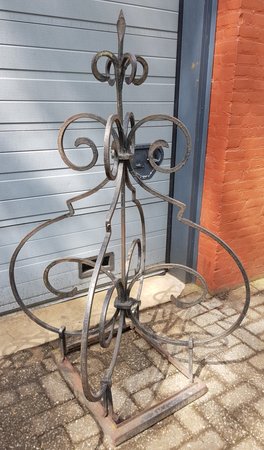 Groot smeedijzeren ornament dak