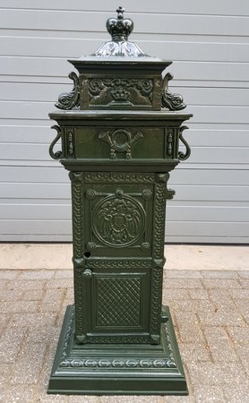 Grote klassieke brievenbus donkergroen