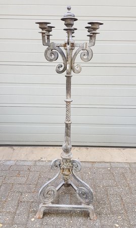 Grote gietijzeren kandelaar