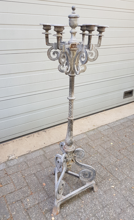 Grote gietijzeren kandelaar