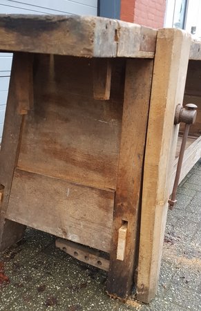 Grote antieke timmermanswerkbank