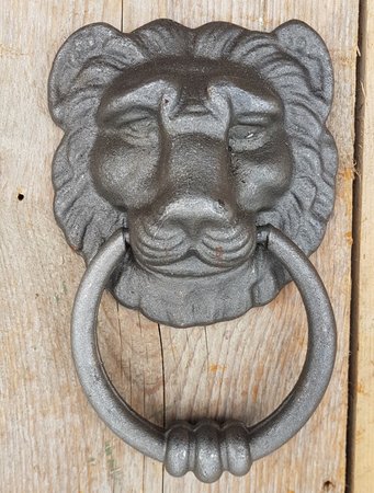 Grote gietijzeren deurklopper Leeuw