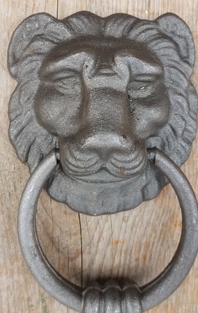 Grote gietijzeren deurklopper Leeuw