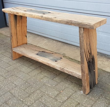 Hoge landelijke sidetable van oud hout