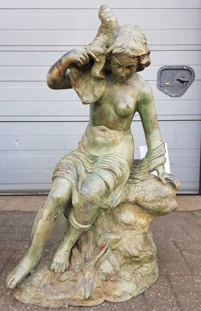 Antieke bronzen fontein Vrouw