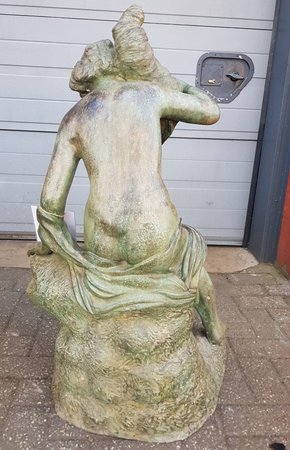 Antieke bronzen fontein Vrouw