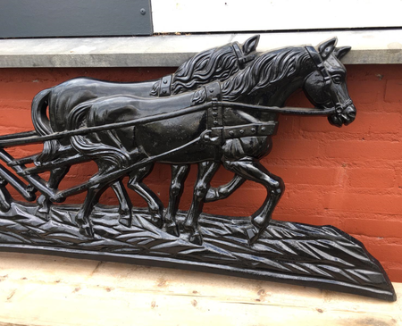 Ornament ploegende boer met paard