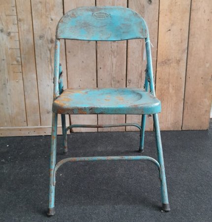 Brocante metalen klapstoel