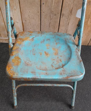Brocante metalen klapstoel
