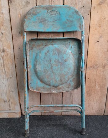 Brocante metalen klapstoel
