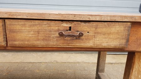 Geleefde industriele houten tafel