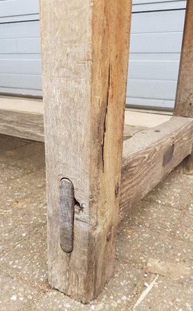 Geleefde industriele houten tafel