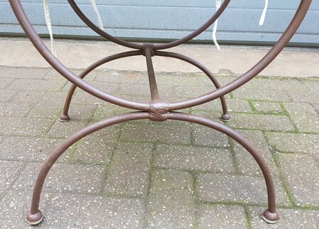 Brocante smeedijzeren tuinstoelen met zitkussens