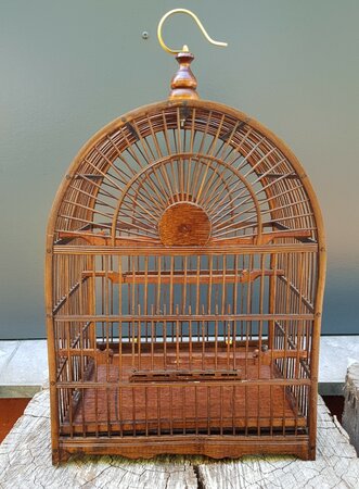 Antieke houten vogelkooi middel