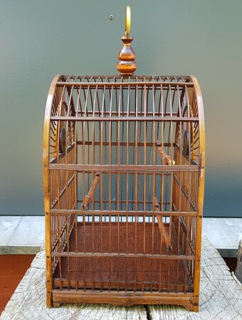 Antieke houten vogelkooi middel