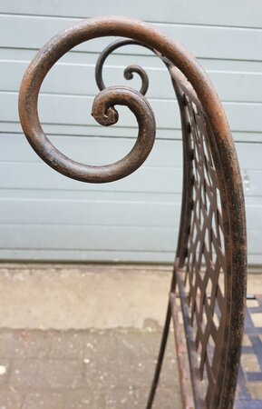 Antieke smeedijzeren tuinstoelen