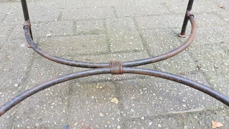 Antieke smeedijzeren tuinstoelen