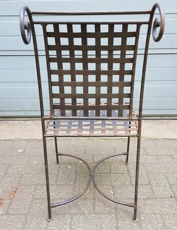Antieke smeedijzeren tuinstoelen
