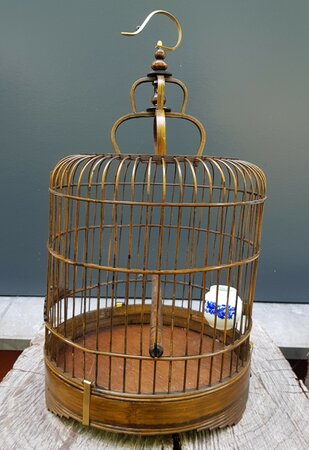 Ronde antieke houten vogelkooi middel