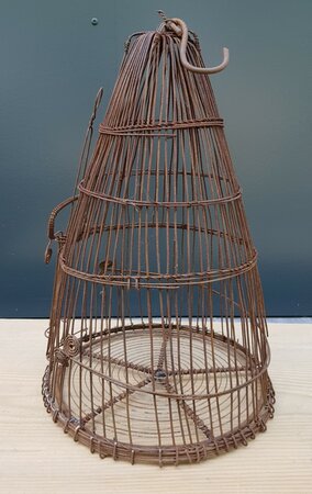 Ronde antieke smeedijzeren vogelkooi klein