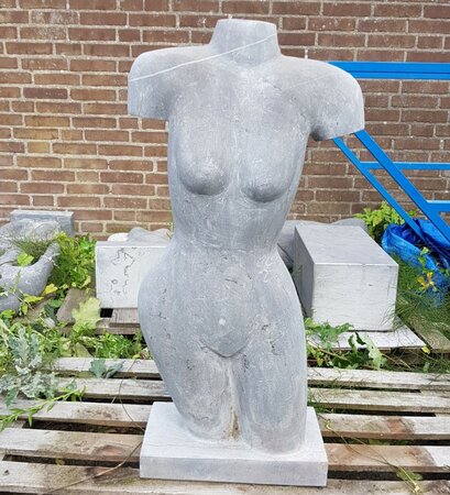 Torso van hardsteen