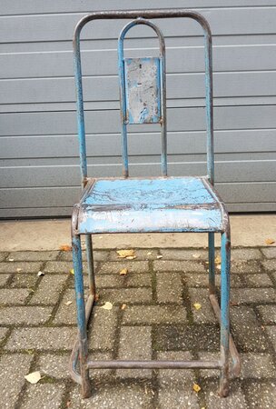 Brocante metalen stoel