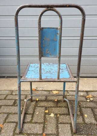 Brocante metalen stoel