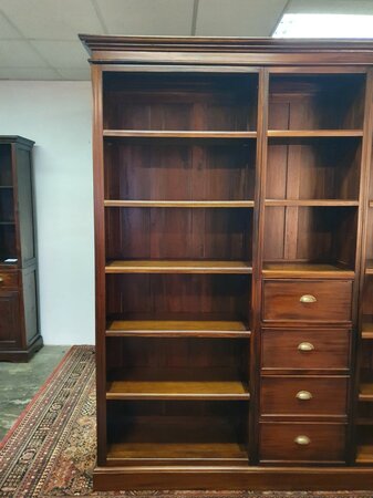 Klassieke mahonie boekenkast