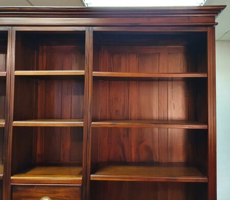 Klassieke mahonie boekenkast