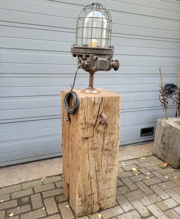 Industriele gietijzeren meerpaal vloerlamp