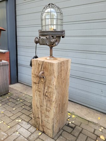 Industriele gietijzeren meerpaal vloerlamp