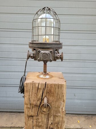 Industriele gietijzeren meerpaal vloerlamp