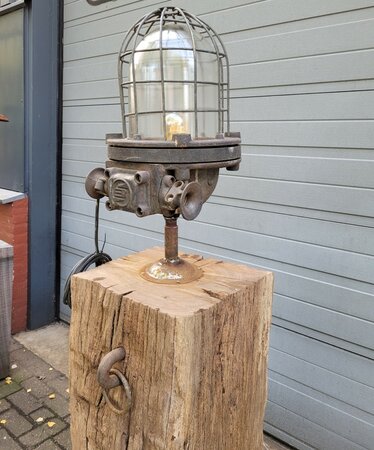 Industriele gietijzeren meerpaal vloerlamp