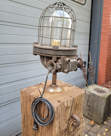 Industriele gietijzeren meerpaal vloerlamp