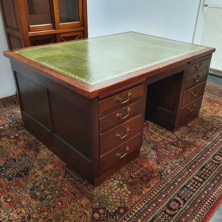 Antiek Engels Chesterfield bureau
