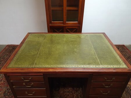 Antiek Engels Chesterfield bureau