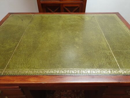Antiek Engels Chesterfield bureau