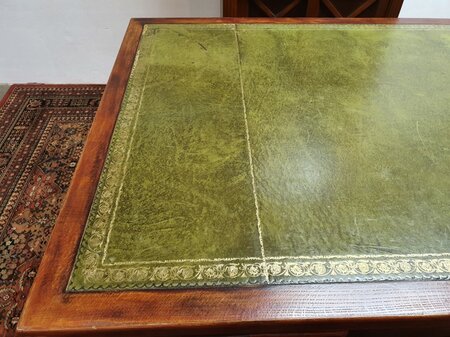 Antiek Engels Chesterfield bureau
