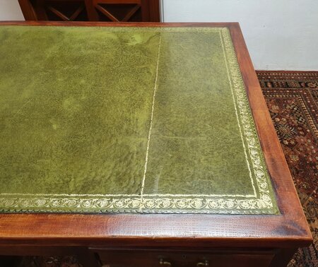 Antiek Engels Chesterfield bureau