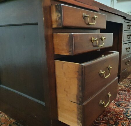 Antiek Engels Chesterfield bureau