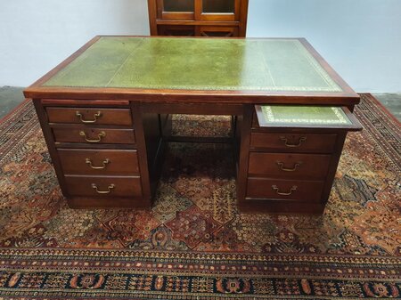 Antiek Engels Chesterfield bureau