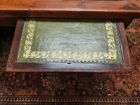 Antiek Engels Chesterfield bureau