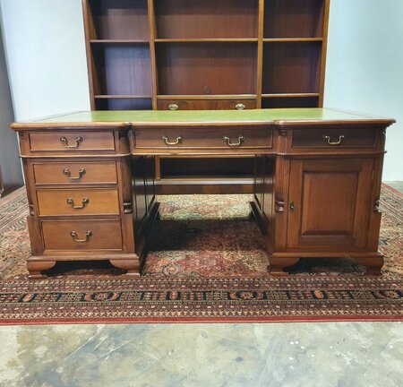Antiek Engels partnerdesk bureau