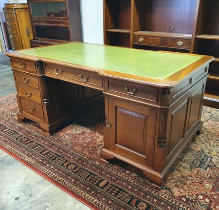 Antiek Engels partnerdesk bureau