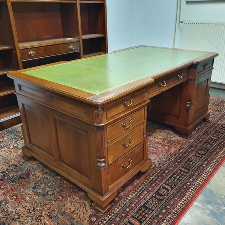 Antiek Engels partnerdesk bureau