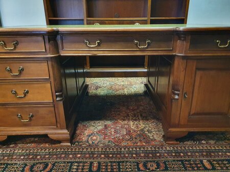 Antiek Engels partnerdesk bureau