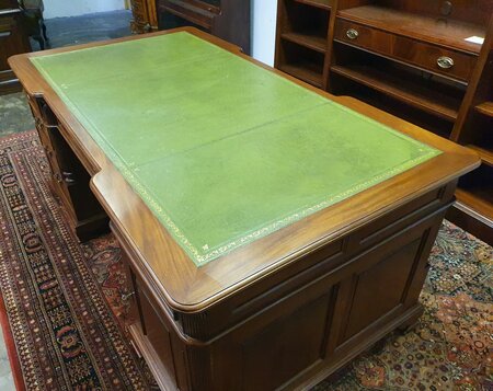 Antiek Engels partnerdesk bureau