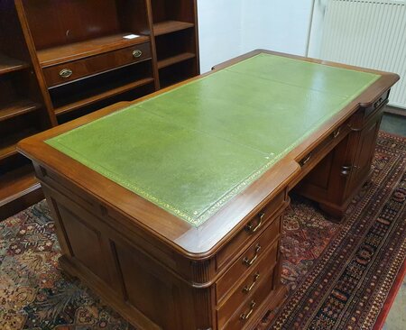 Antiek Engels partnerdesk bureau