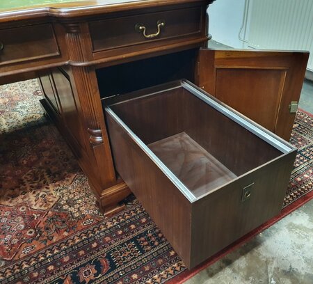 Antiek Engels partnerdesk bureau